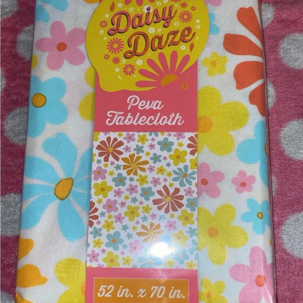 Retro MCM groovy Daisy Daze Floral Tablecloth